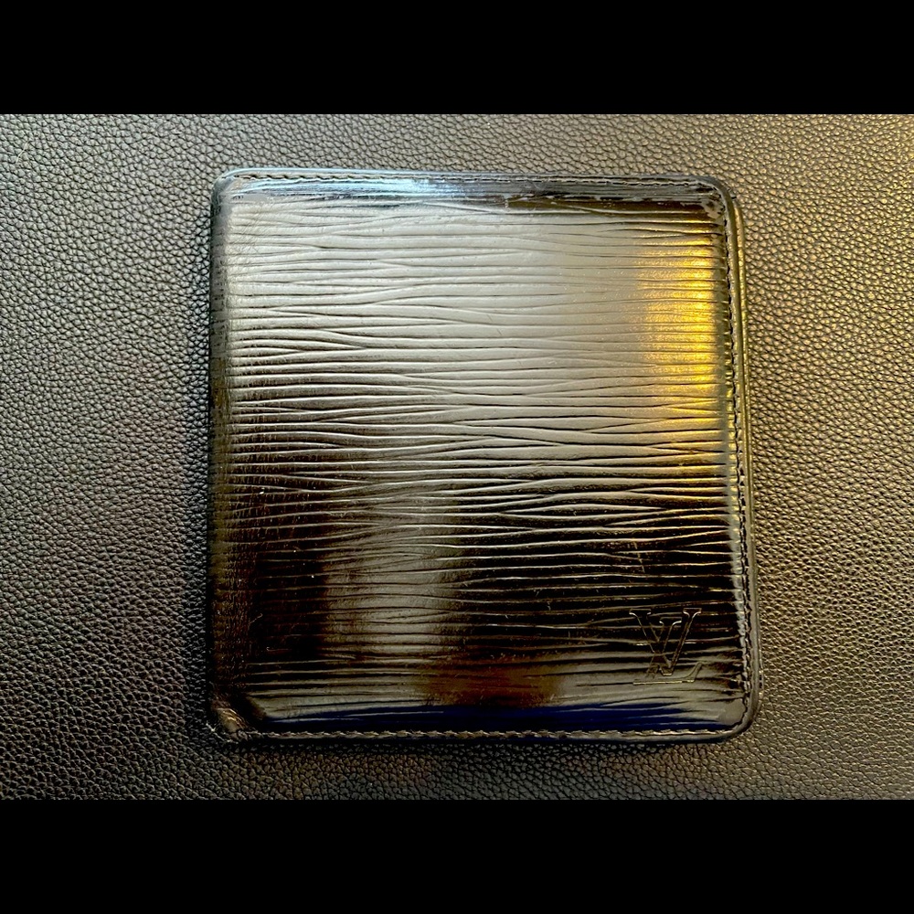 Used Louis Vuitton Eli Leather Bi-fold Wallet
